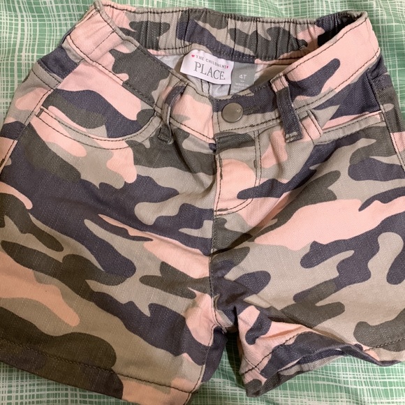 Girl’s Summer Shorts (Bundle) The Children’s Place - Sizes 4, 4T and 5 - Picture 4 of 4